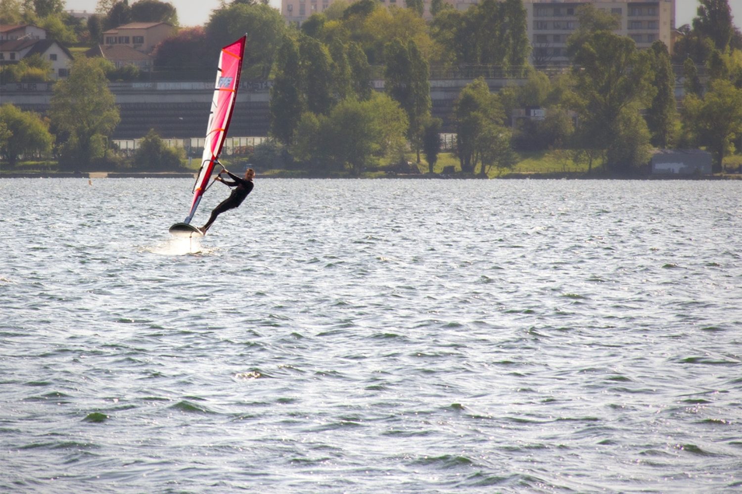 Greg Penne session foil à Lyon sur le lac du Grand Large