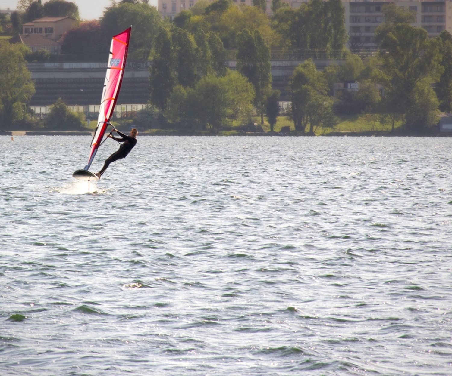 Greg Penne session foil à Lyon sur le lac du Grand Large